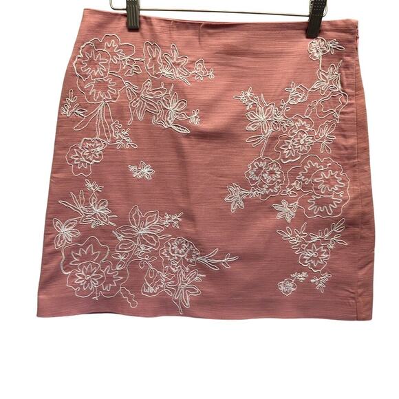 GORGEOUS Loft Women Pencil Skirt Embroidered Cotton Coquette Old Money Size 6 - Picture 1 of 9